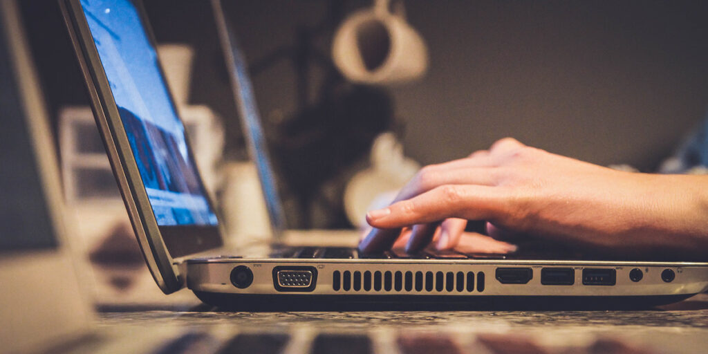 Using digital tools to solve an online advice crisis