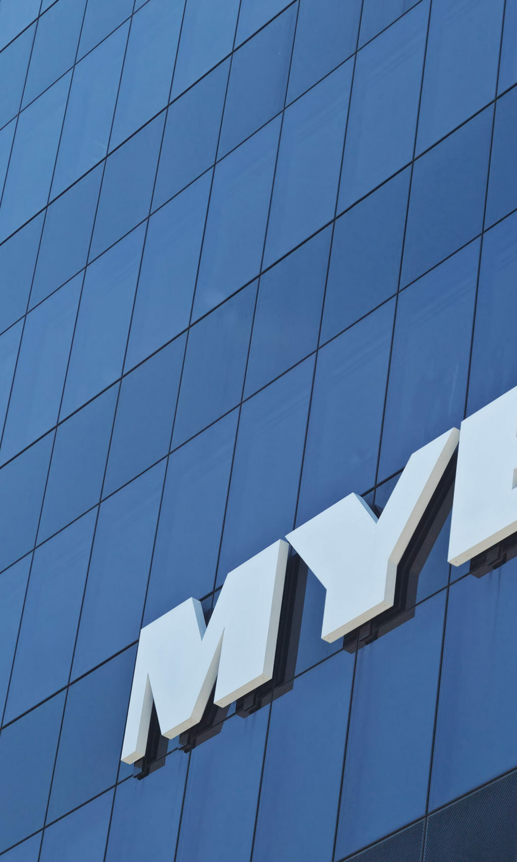 Financial planner’s morning report – ASX to open higher, retail pain for Myer, Resmed dives