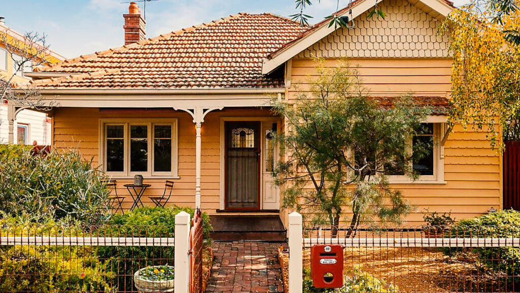 To syndicate or not to syndicate?