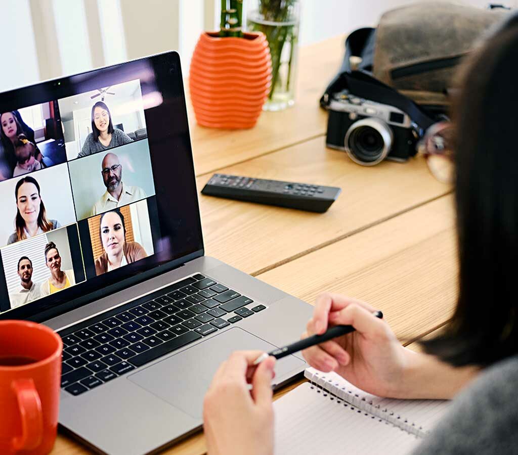 ‘It’s all in the eyes’ when pitching potential clients