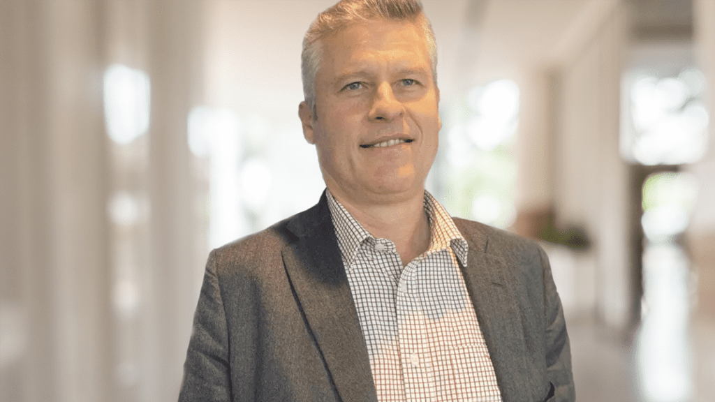 This time it's different: Scaling up the advice, not the distribution channels