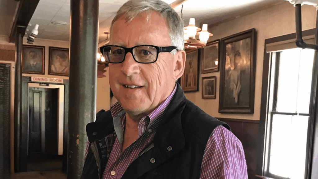 'Pat the dogs': Vale Ian Murdoch, an adviser with heart